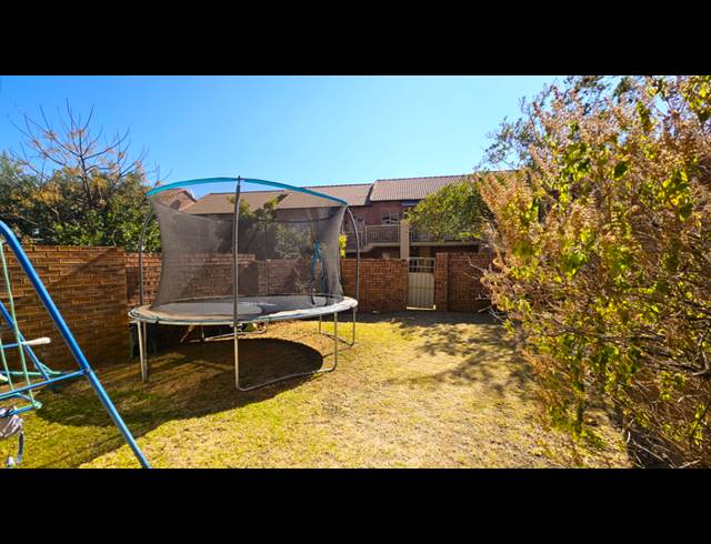 2 BEDROOM APARTMENT FOR SALE IN MOOIKLOOF RIDGE